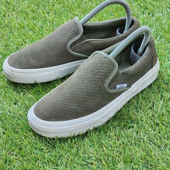 Vans Shoes - VANS CLASSIC - Women's Slip On - SIZE 6